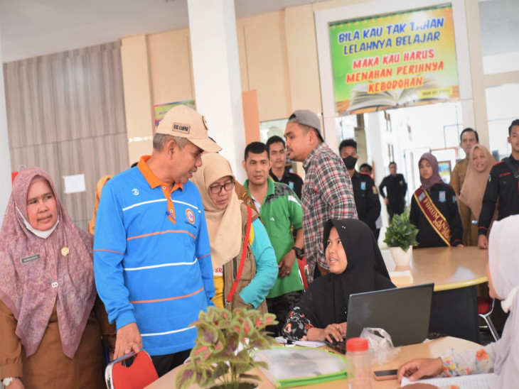 Kunjungi Dispersip PJ. Bupati Kampar tekankan pentingnya Literasi