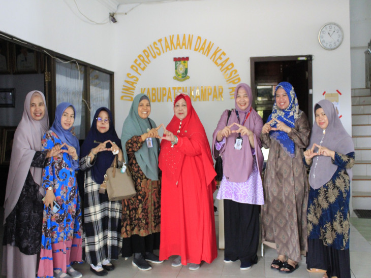 Kabid Arsip Dispersip Kampar terima Kunjungan Arsiparis Provinsi Riau