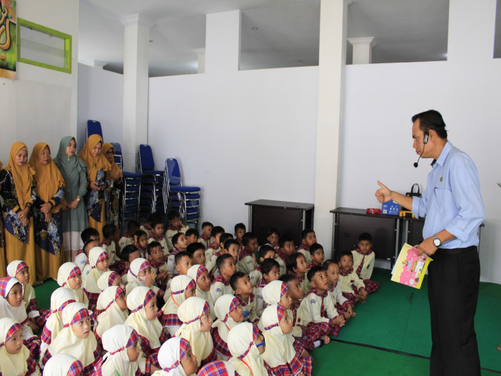 Story Telling Dispersip Kampar Ajarkan Anak Berliterasi