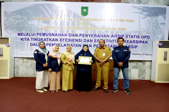 Pemerintah Kabupaten Kampar meraih piagam penghargaan dari Pemerintah Provinsi Riau