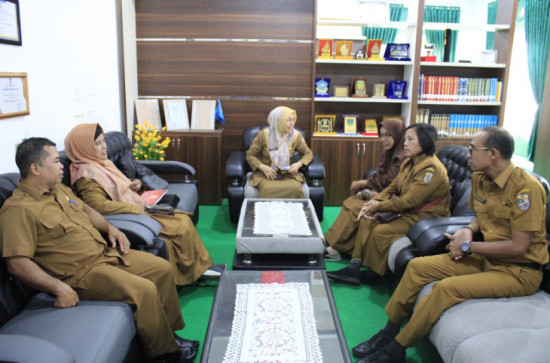 Dispersip Kampar Mendapat Kunjungan dari Dispersip Pelalawan