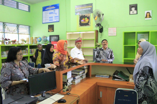 Dispersip Kampar terima Tim Akreditasi Perpustakaan Sekolah dari Perpusnas RI