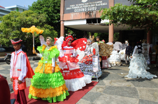 Dispersip Kampar adakan Fashion show Literasi