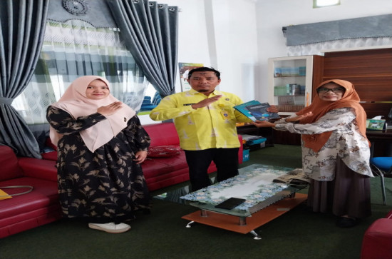 Kembali Dispersip Kampar terima Hibah Buku dari Penulis KamparĀ