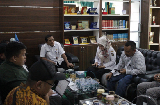 Tim Monev Perpusnas Kunjungi Dispersip Kampar