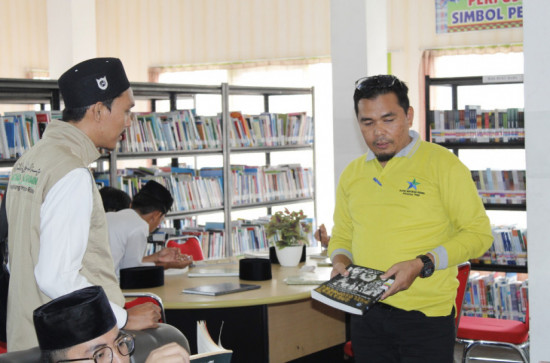 SMA IT AL-UTSAIMIN mengunjungi Dinas Perpustakaan dan Kearsipan