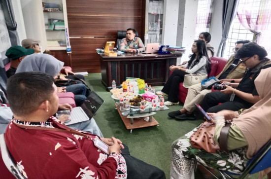 Kabid Pengembangan dan Pembinaan DISPERSIP Kampar menerima kunjungan Suku seni Provinsi Riau