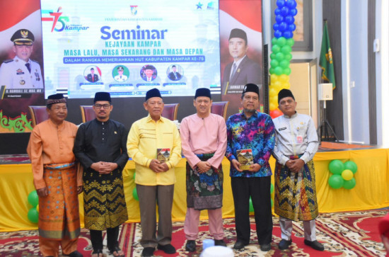 Pj. Bupati Kampar Gelar Seminar Kejayaan Kampar Masa Lalu, Sekarang dan Masa DepanĀ