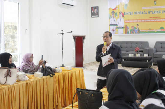 Aplikasikan Rumah adalah Madrasah Pertama, Dispersip Kampar gelar Bimtek Membaca nyaring