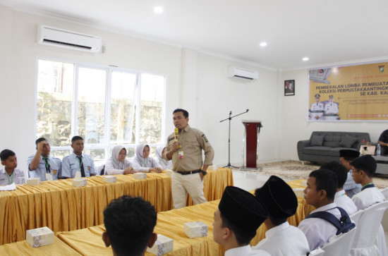 Dispersip Kampar Adakan Pembekalan Terhadap Peserta Lomba Resensi Buku Tingkat SMP Sederajat