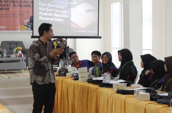Dispersip adakan Pembekalan terhadap Peserta Lomba Resensi Buku 